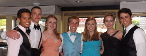 Annual Prom Sets Sail to Success