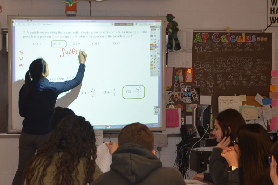 RHS’ staff-chosen 2018 Teacher of the Year Carmen Tong teaches her AP Calculus AB class. She will be leaving RHS to teach in Hong Kong starting next year.