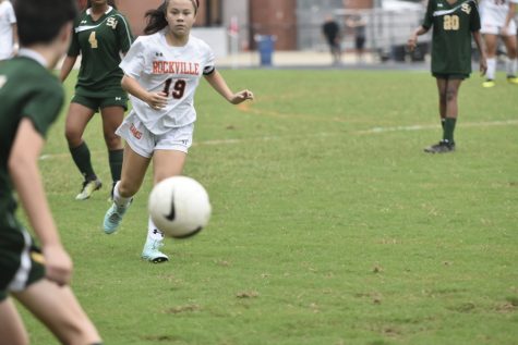 Girls Varsity Soccer Adds 8 Freshmen, One as Captain